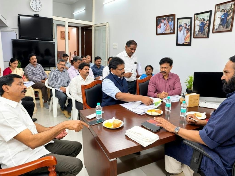 కొరత పేరుతో బియ్యం అధిక ధరలకు విక్రయించాలని చూస్తే జైలుకే....